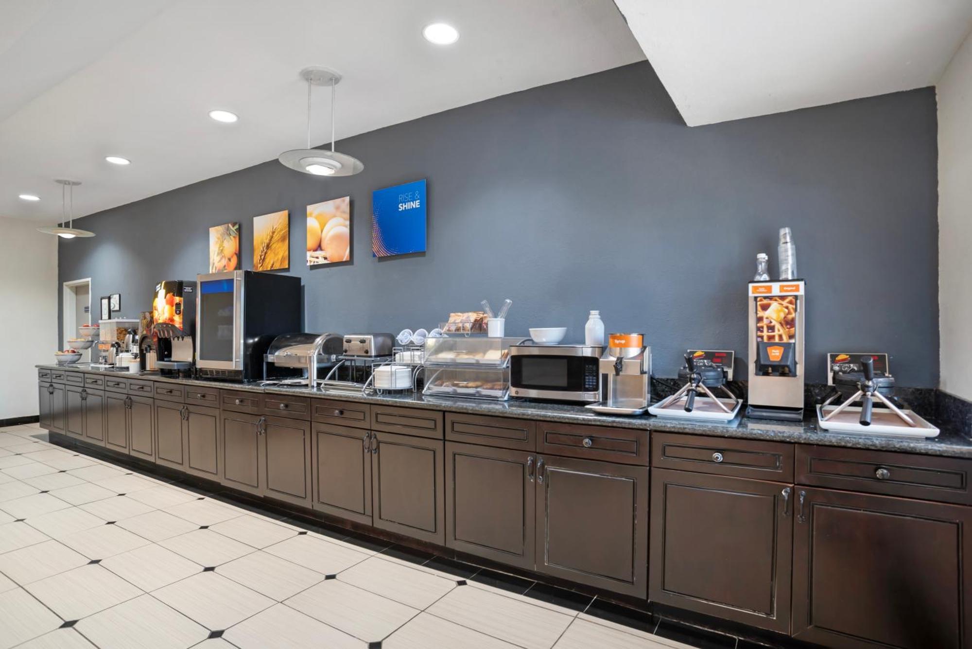 גאלפורט Comfort Inn & Suites Crystal Inn Sportsplex מראה חיצוני תמונה
