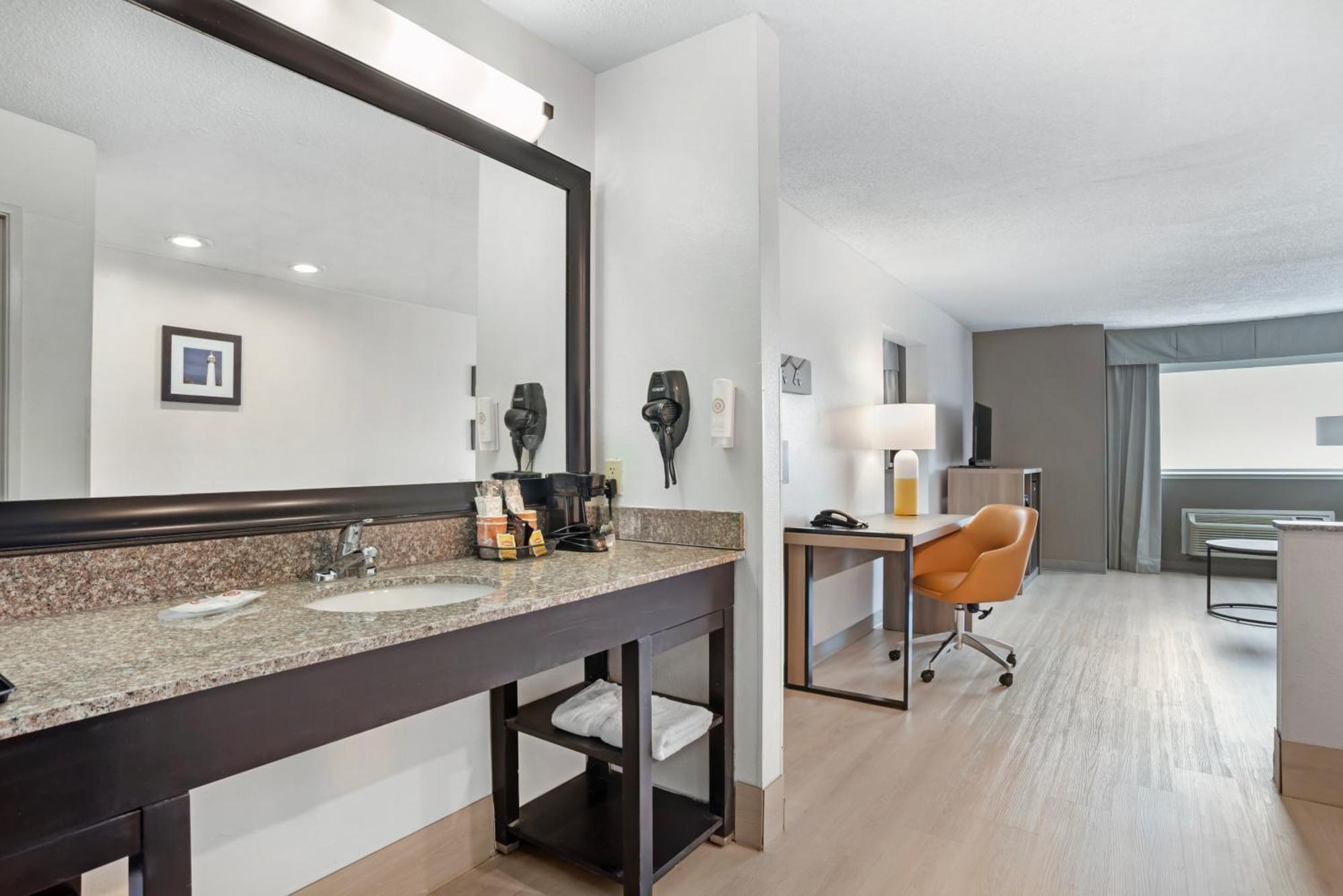 גאלפורט Comfort Inn & Suites Crystal Inn Sportsplex מראה חיצוני תמונה
